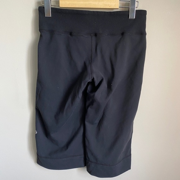 Lululemon Women's Black Capri Yoga Pant Leggings Size 4 - Picture 5 of 11